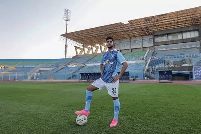 إبراهيم عادل: بدأت من الشارع.. وعبد الله السعيد الوحيد الذي أتقبل توجيهاته في الملعب 